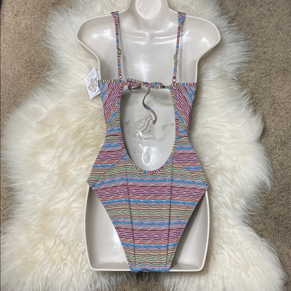BECCA Free Spirit Plunge One-Piece Swimsuit NWT - Picture 10 of 13